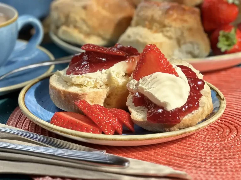 north coast cafe best scones cream tea lynton lynmouth devon scone cream jam Devon Cream Tea